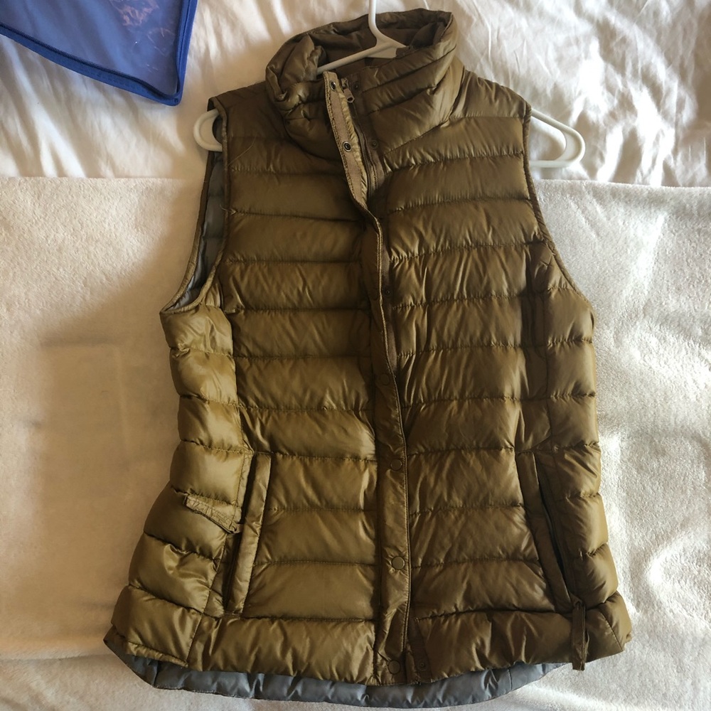 GAP olive vest